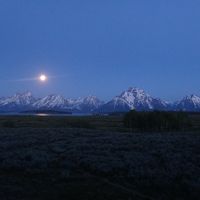 朝5時の眺望です。丁度満月です
