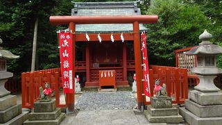 八幡宮の本宮のまたその奥にある。