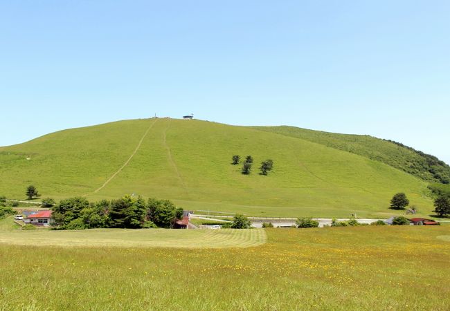 寒風山頂上の手前。ここからの景色もなかなかです。