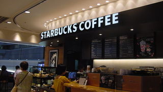 ショッピングゾーンにあり