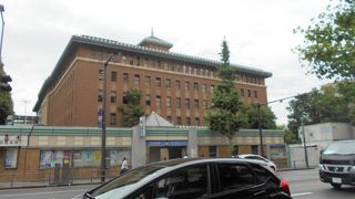 横浜３塔のキングの塔がのっています。