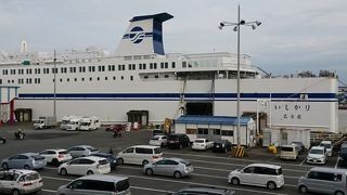 フェリーオブザイヤーを毎年受賞しているけど、椅子などの汚れが目立ちました。