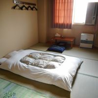 部屋はシンプル