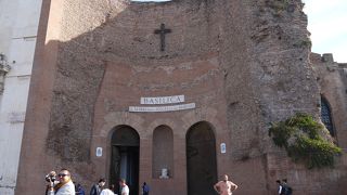 元は大浴場だった教会