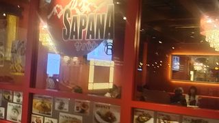 カレーとサフランのライスがおいしい