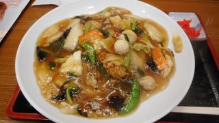 自由市場内の中華料理店　海鮮ラーメン・焼きそばがおすすめ