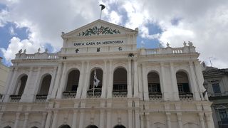 セドナ広場にあります