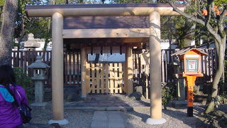 本殿の右にあります