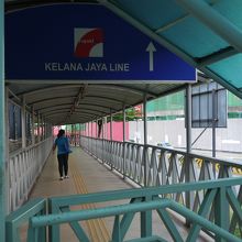 LRTへの乗り換え通路