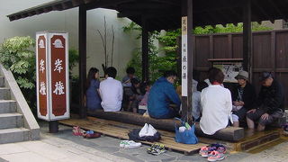 大人気の足湯です