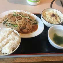 豚マルコロホルモン定食