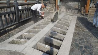 温泉で食材を茹でたりできるのが湯つぼ