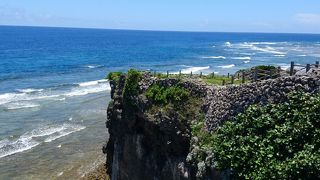 喜屋武岬の展望台より景色よい