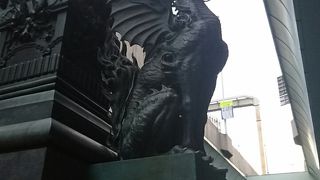 飛び立ちそうな麒麟がいます