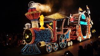 光と音の奏でるパレードはいつも素晴らしいです