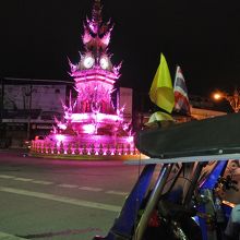 チコっと移動して教えてくれたトゥクトゥク入れて紫！