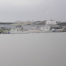 銚子漁港の風景。巡視船が停泊していた。