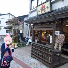 大きな看板がかかっているのですぐにわかります。