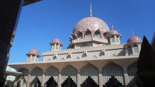 ピンクのモスクを初めて見ました