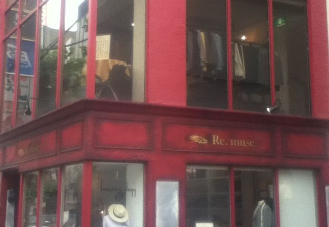 閉店し、オーダーメイドスーツ専門店が入っていた