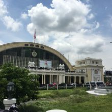 到着したフアランポーン駅の隣のバンコク駅も見応えがあります。