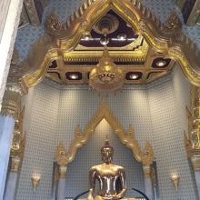 ご利益がありそうな仏像。