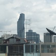 遠くまでよく見える。何かで見たビルが見えました。