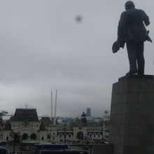 背後から駅舎と共に撮影するのもお勧めのアングルです