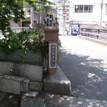 万代橋の親柱 (南東詰)