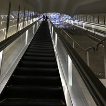 長いエスカレーター