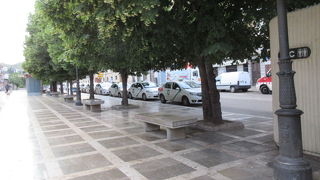 コンビニのミニマーケットがあります。