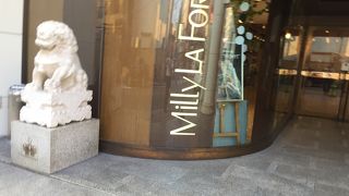 ブュッフェ形式＋飲み放題