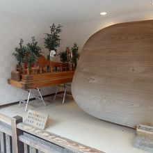 宮島の大杓子、商店街中程にある