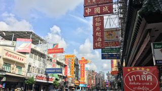 美味しい中華食材が並ぶ