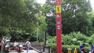 地下鉄2号線に乗りました。