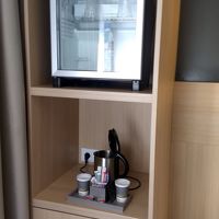 冷蔵庫も湯沸かしポットもあり