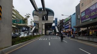 3号線、モノレールの駅です。