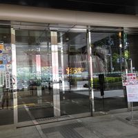 エントランスはごく普通の感じ