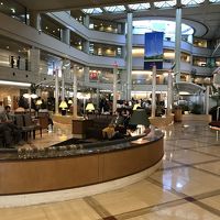 フロントは写真の右側にあります。