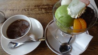 小町通りの喫茶店で休憩。