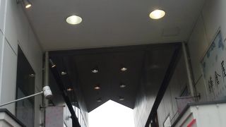 駅前のミニショッピングモール