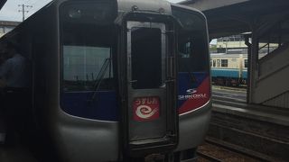 わずか2両の特急