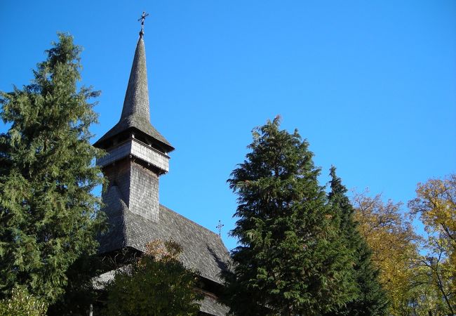 ポイエニレ イゼイの木造教会