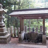 宿で駐車許可証をもらって九頭龍神社と滝へ。