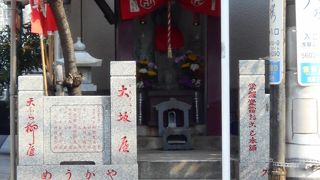 「浅草寺」の北側の「言問通り」沿いにあります