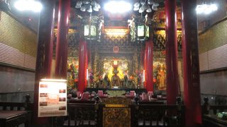 商売繁盛の関公が祀られていました