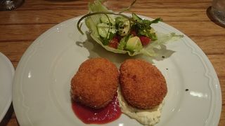 ハンバーグが有名ですがカニクリームコロッケもおすすめ