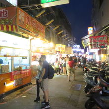 夜市を散策