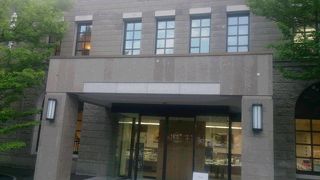 静かな雰囲気でスイーツがいただけます