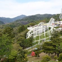 展望台から遊園地の眺め。